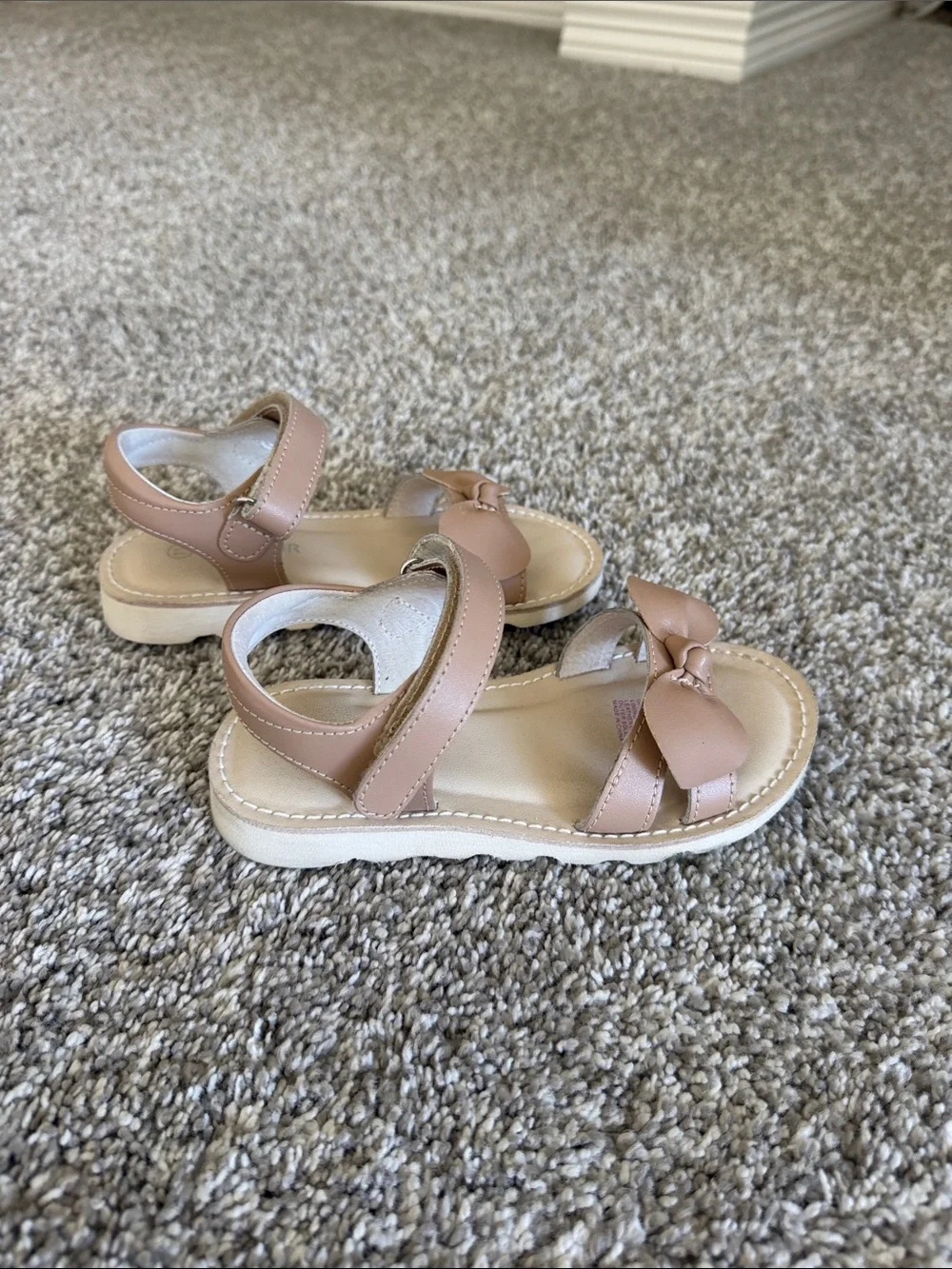 L'Amour Girls Tan Bow-Accent Sandals